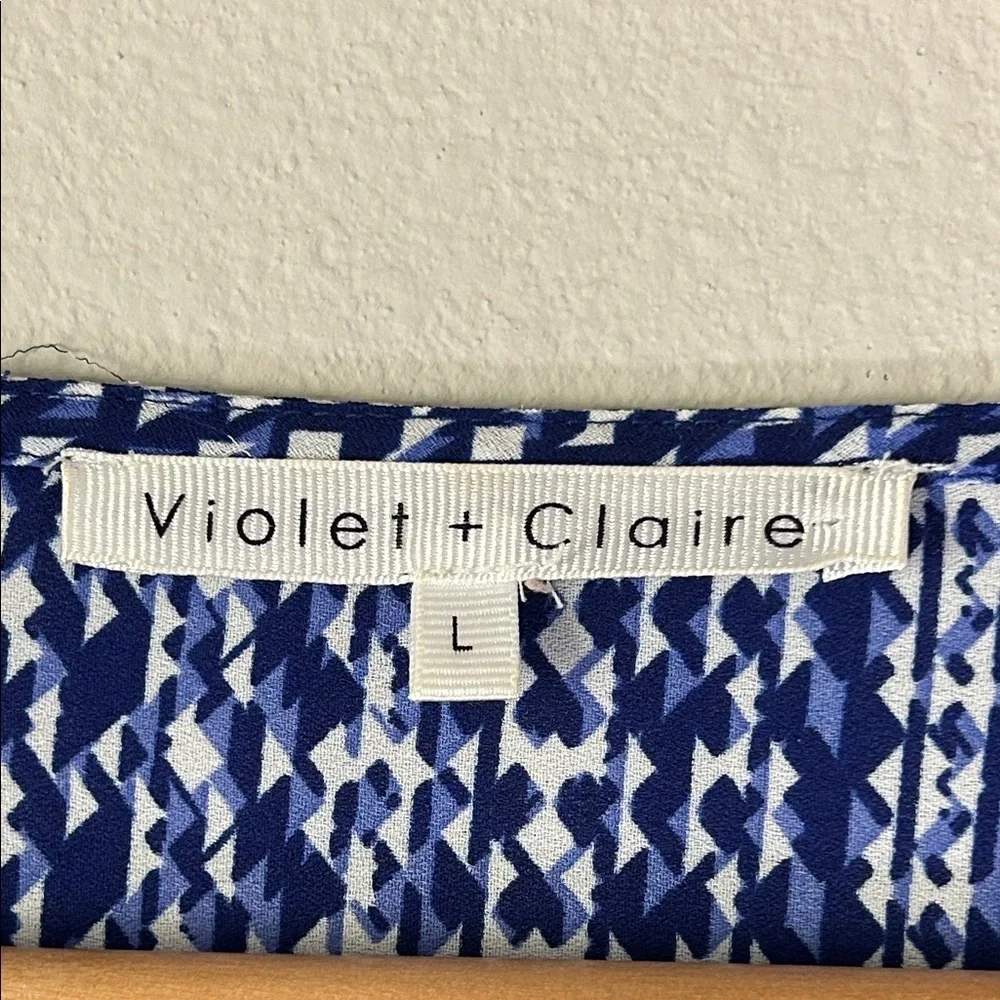 Violet & Claire Blue and White Geometric Blouse - Picture 2 of 10